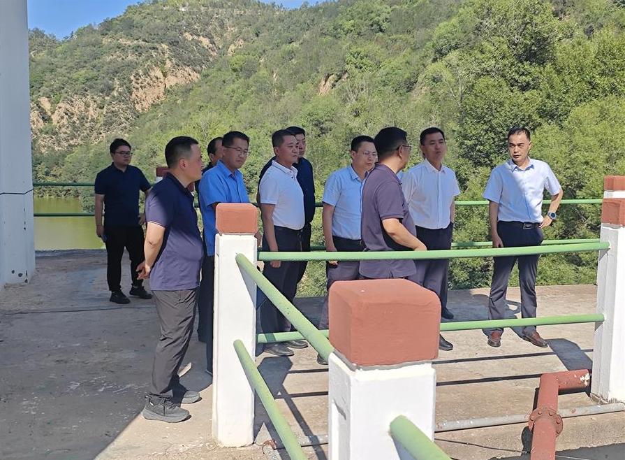 水利水电工程集团：集团向导赴王瑶水库扩容工程一线“送清凉”.jpg2.jpg
