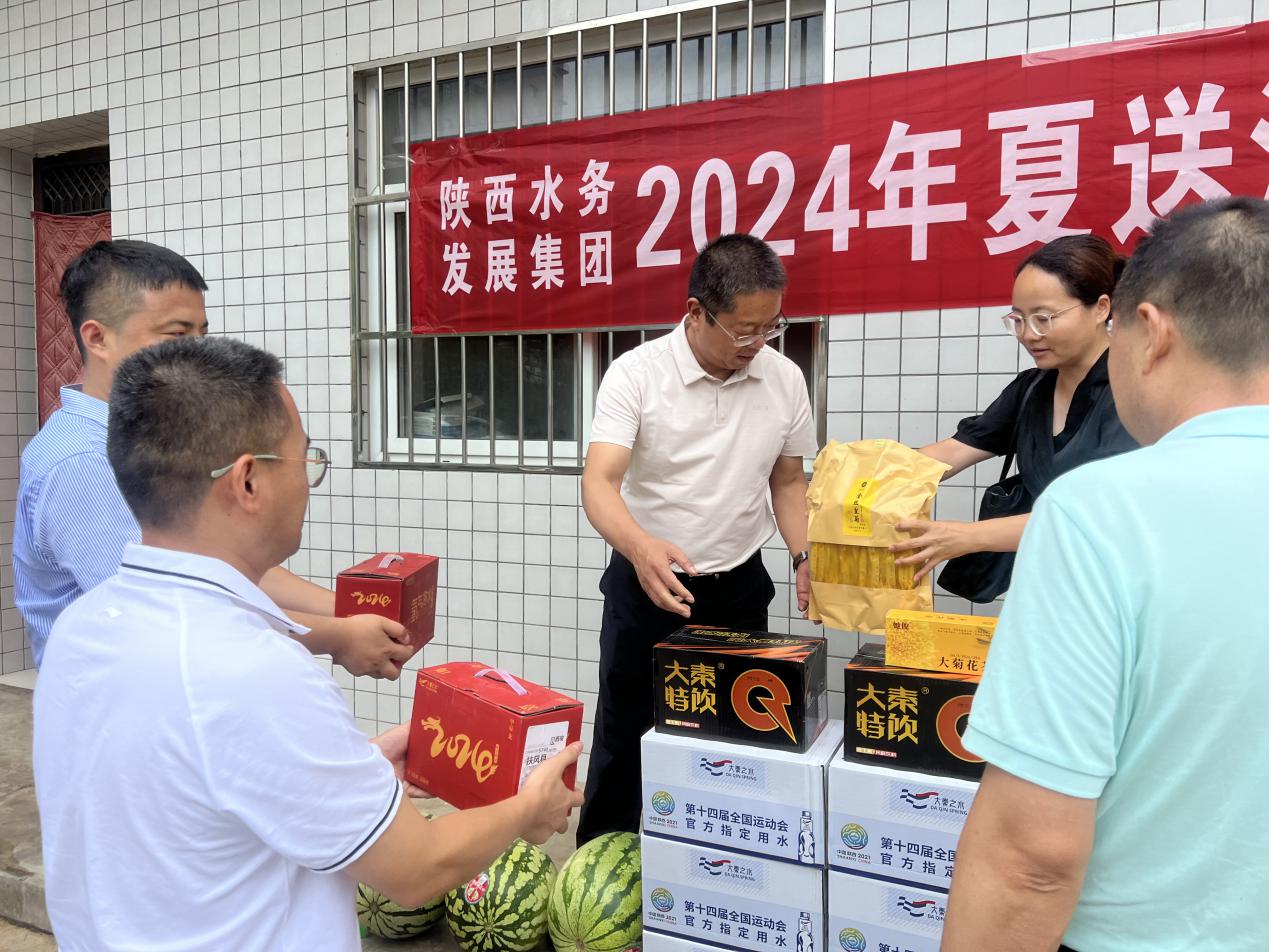 石头河渭北引水公司：集团向导赴石头河渭北引水公司一线“送清凉”.jpg